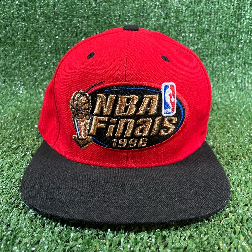 Mitchell & Ness Chicago Bulls 1996 Finals hat.